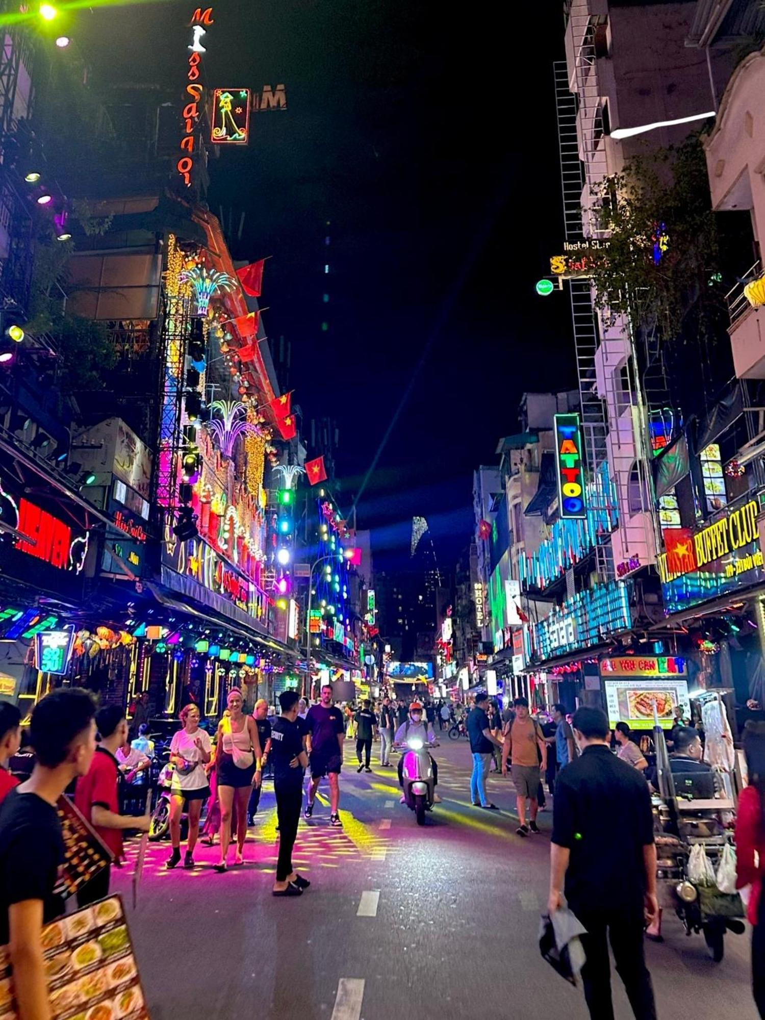 Aparthotel The Hidden Hogwarts - Nearly Bui Vien Walking Street Ho Chi Minh Zewnętrze zdjęcie